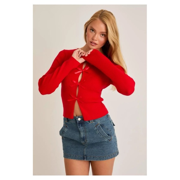 Le Lis Red Ribbon Bow Tie Front Sweater | Size M | Holiday Party Christmas Top - Picture 1 of 7